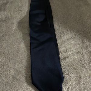 Du Hill blue tie